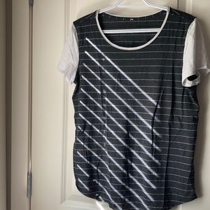 Lululemon t-shirt
